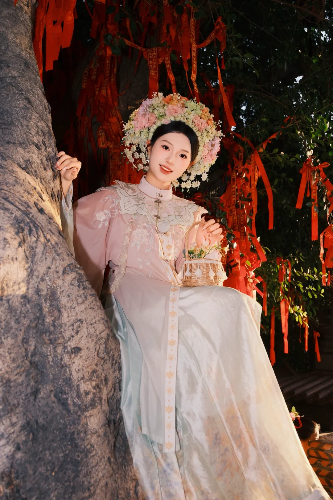 当汉服遇见蟳埔女习俗，便有了最独特的风情。