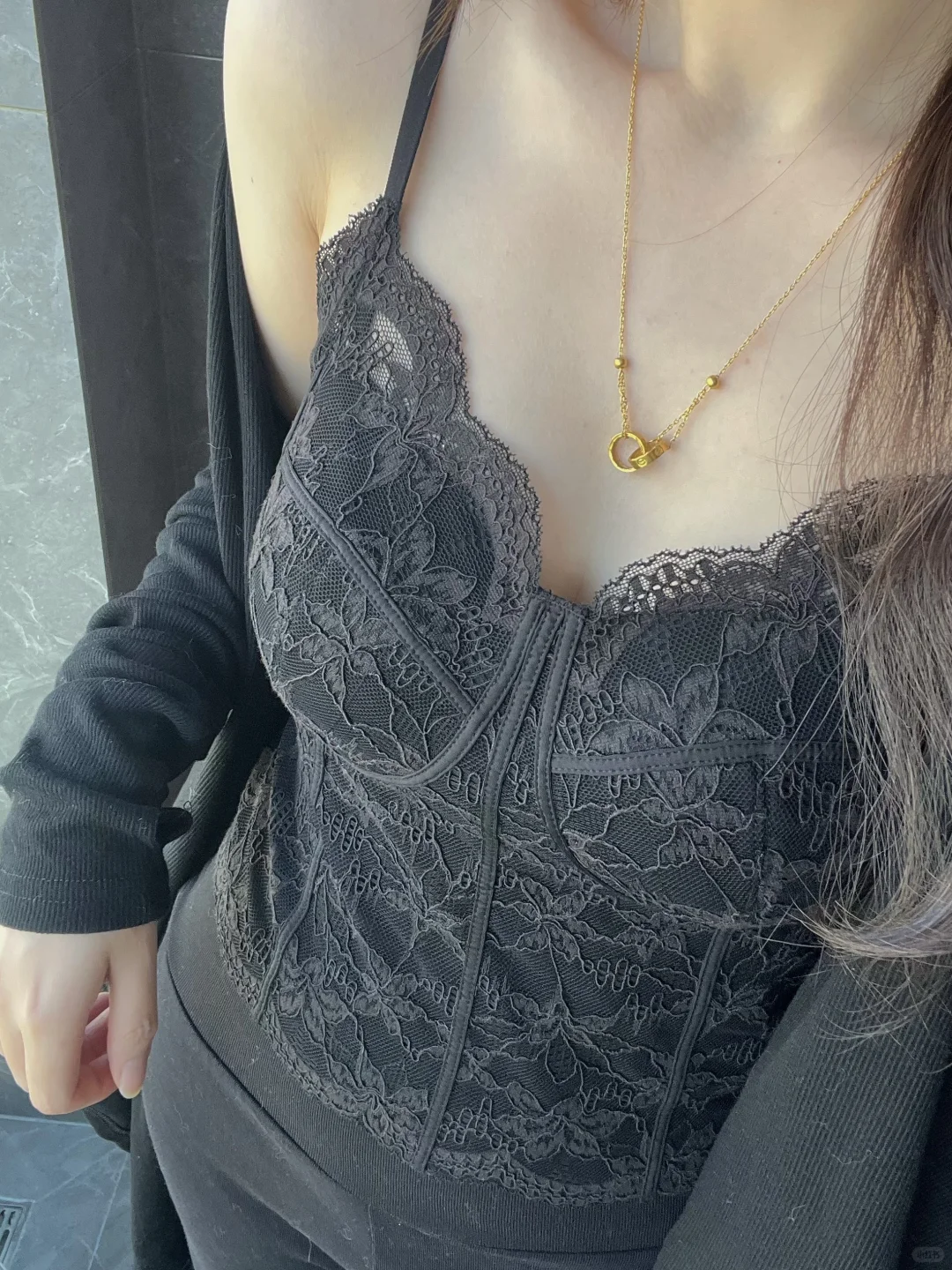 all black的蕾丝保暖吊带真的巨显瘦！