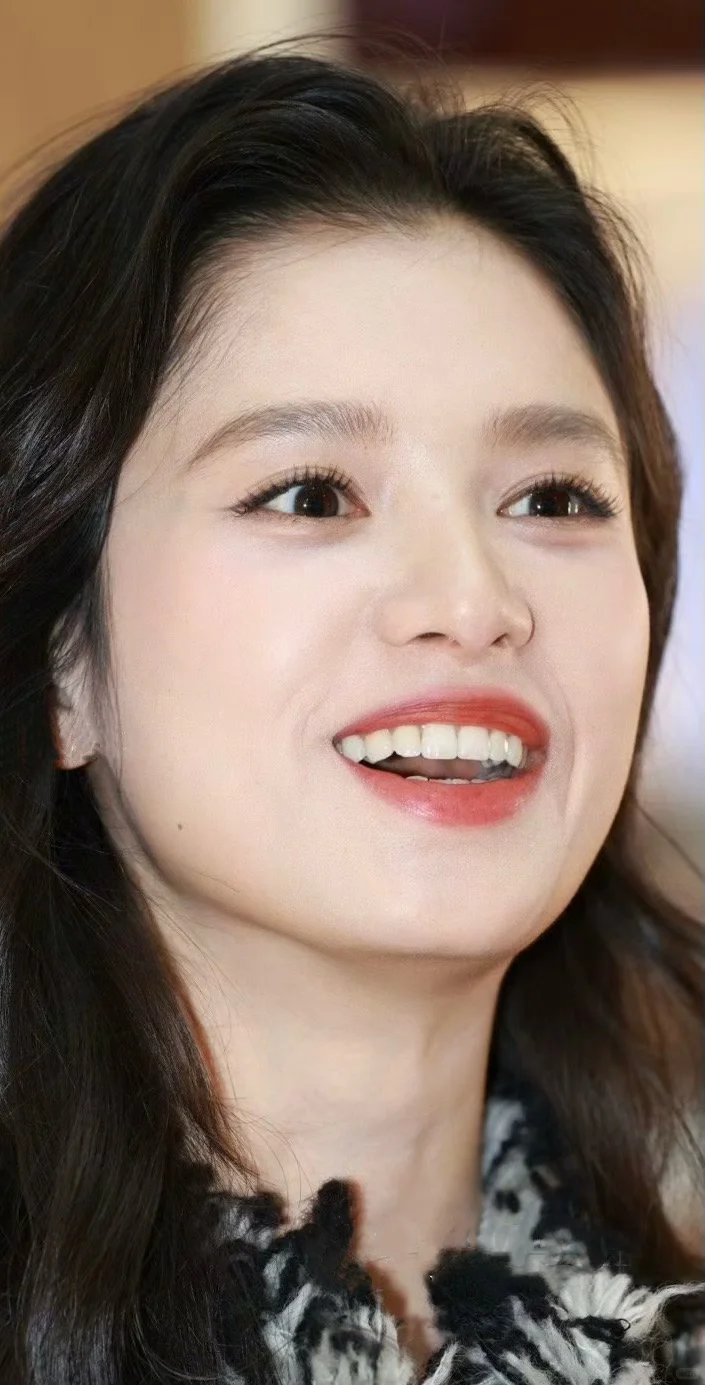 张婧仪 淡颜且高级 美的