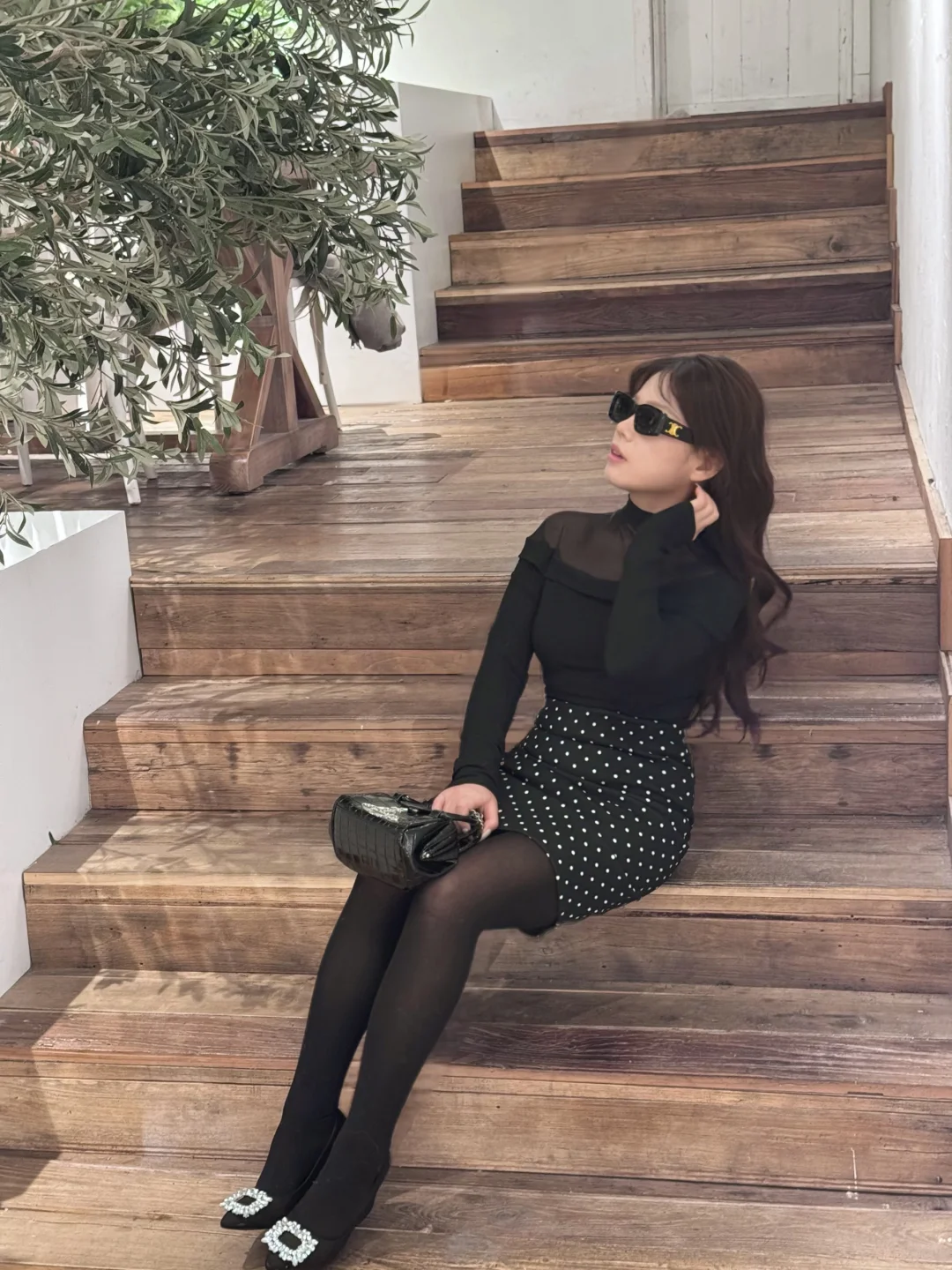 冬天真的没办法不喜欢百搭黑色波点包臀裙～