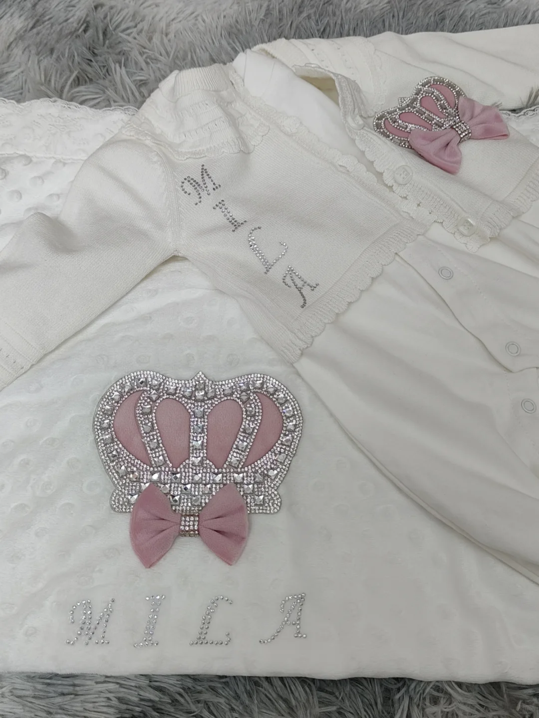 贵气感刻进DNA！新生礼穿上就不想脱🎀