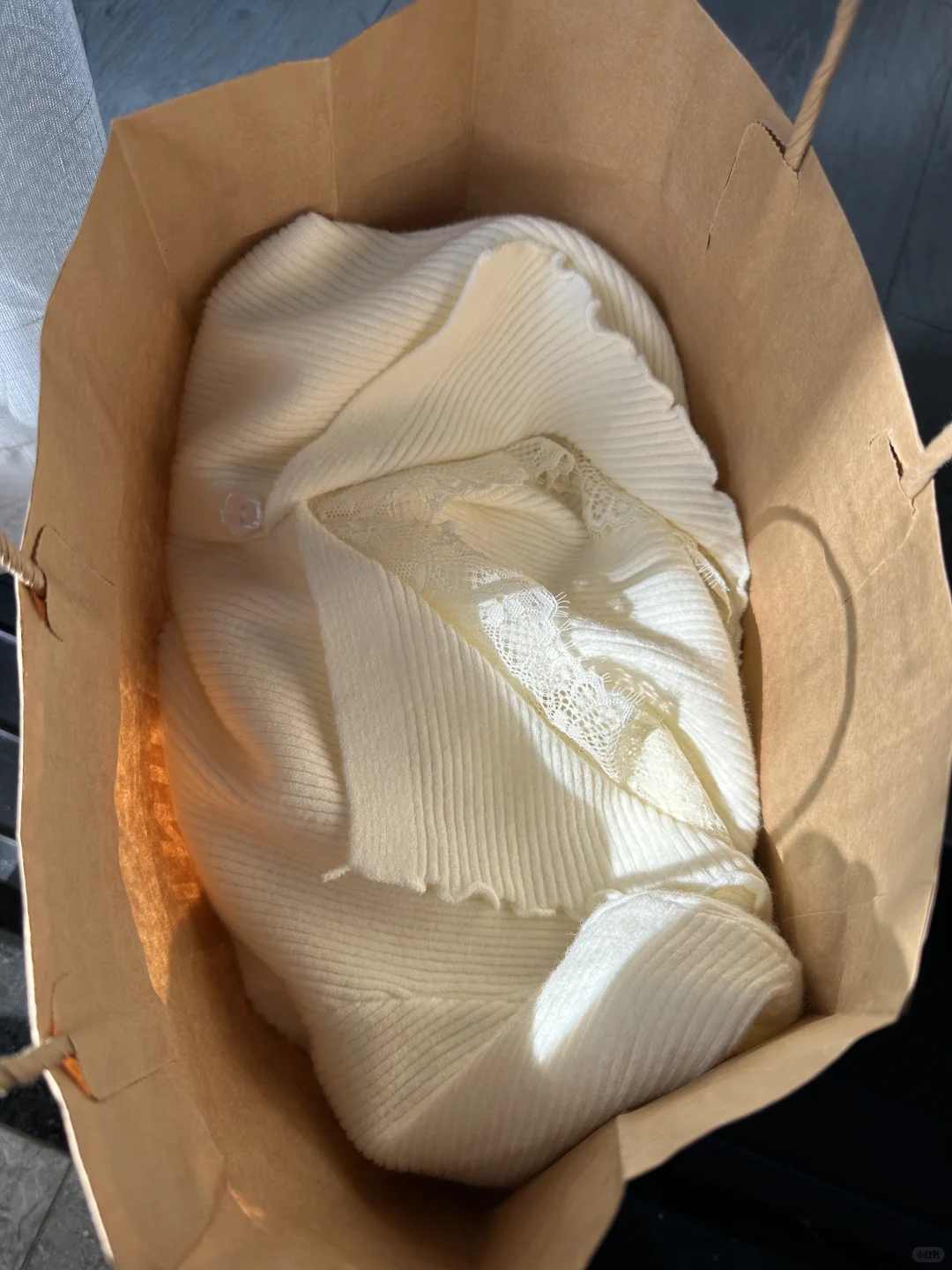 随手买到了超级温柔的蕾丝打底衫！