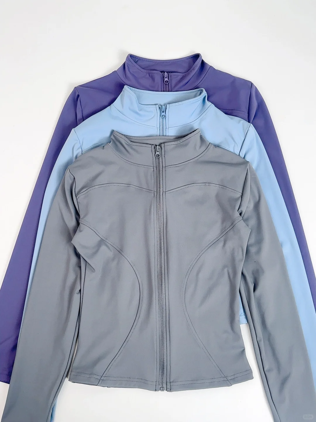 呐！显白又神秘的灰😺太显瘦了～