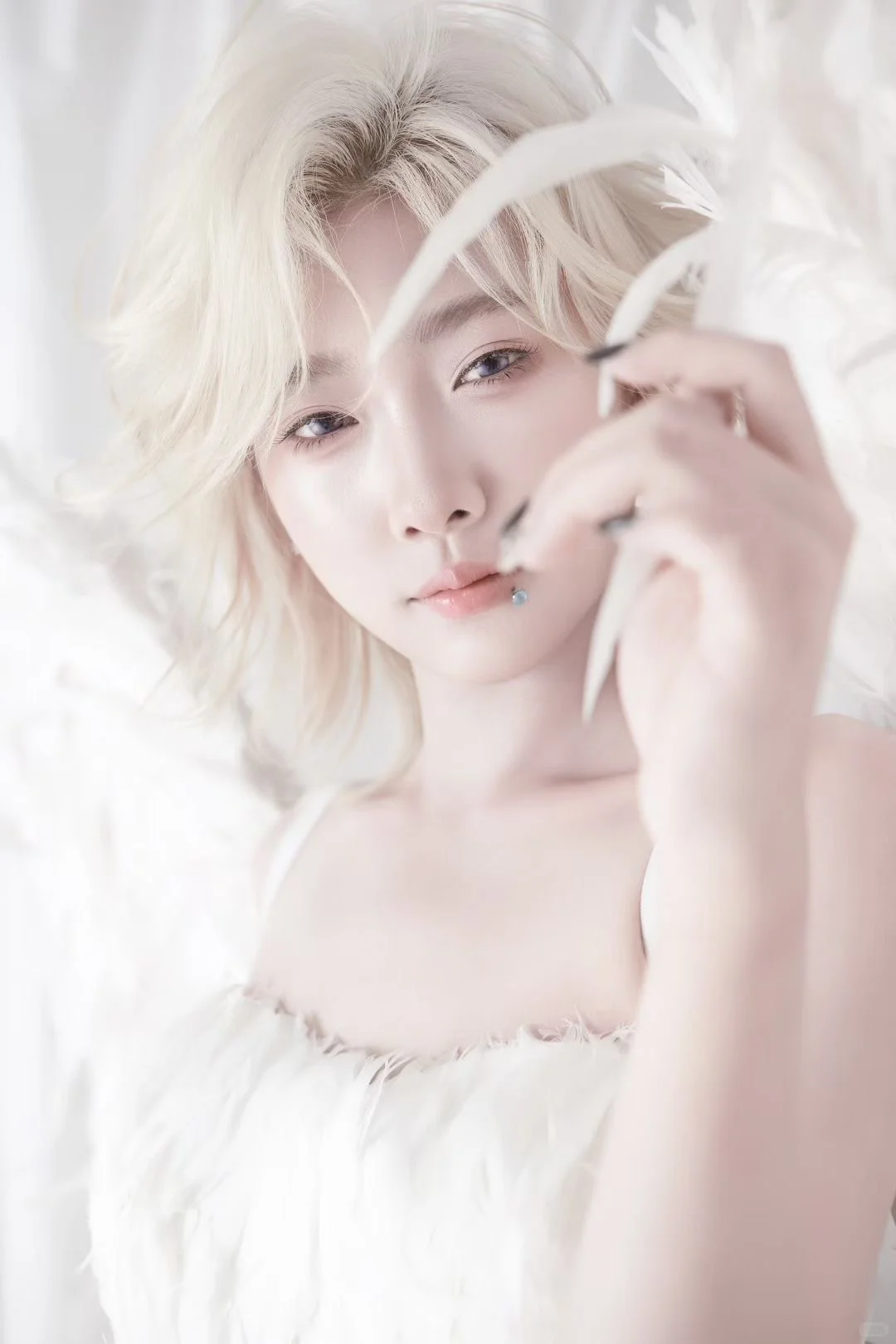 “在白色圣洁中，寻觅神圣的足迹”🕯