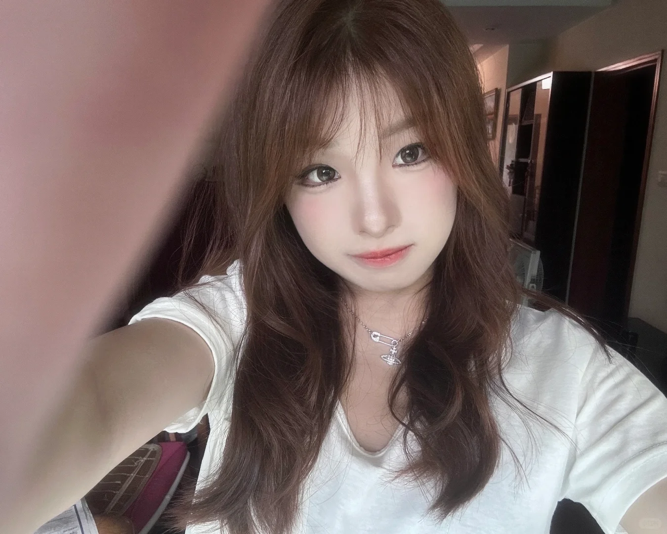 今天的妆有点ab古早嫩模妆的感觉…