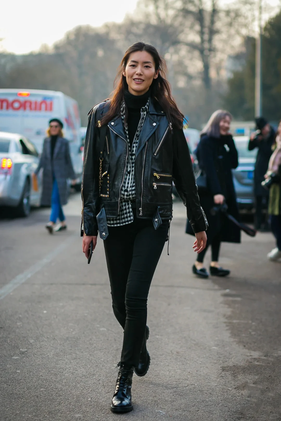 ✨考古 刘雯时装周街拍 魅力十足