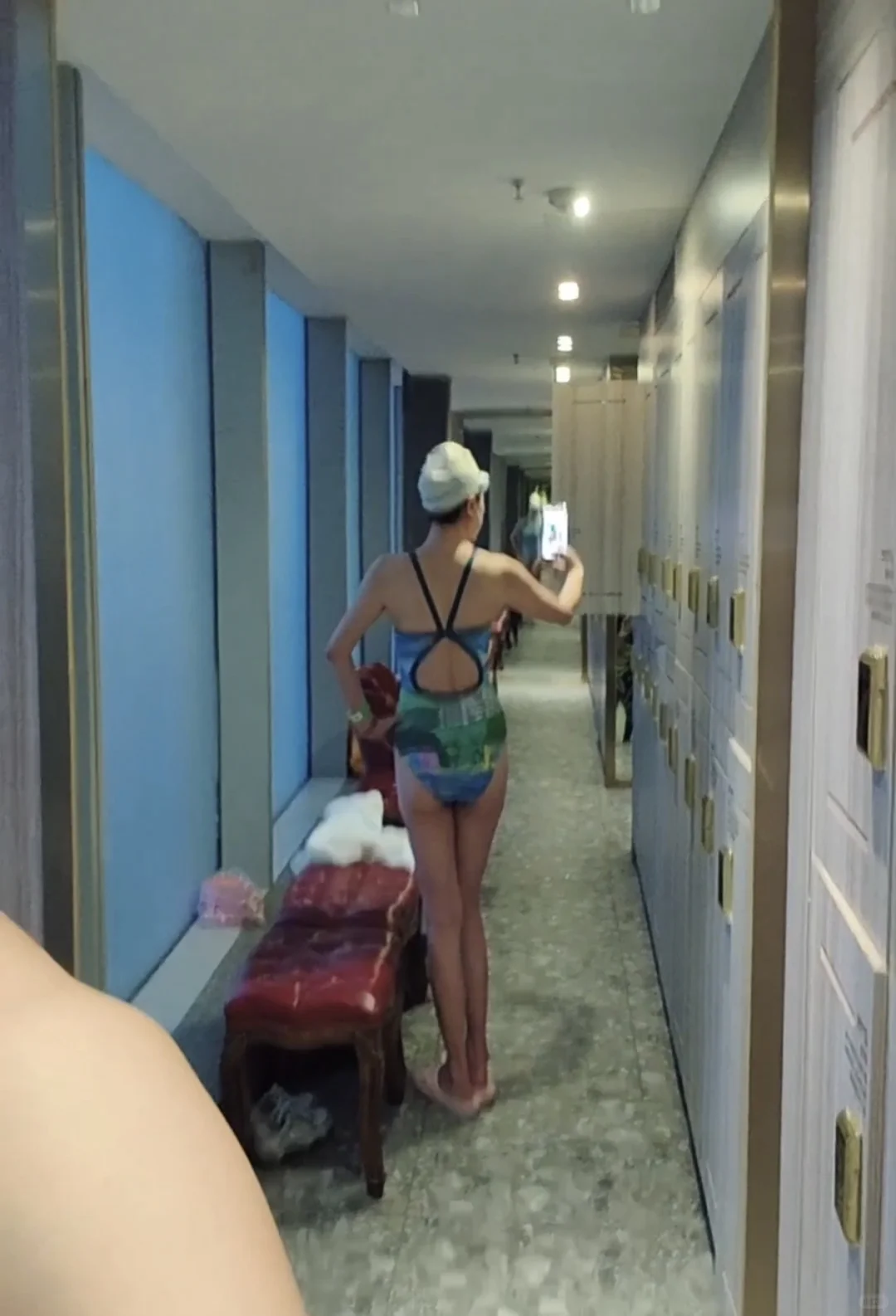 游了20多年的老阿姨告诉你一定要去游泳