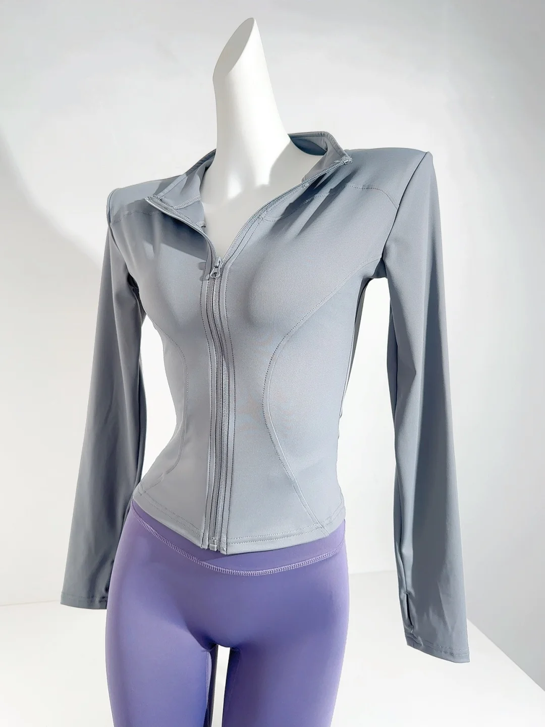 呐！显白又神秘的灰😺太显瘦了～