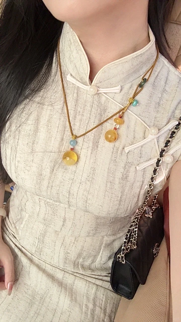 素雅旗袍+蜜蜡！刻在中国女人骨子里的温婉