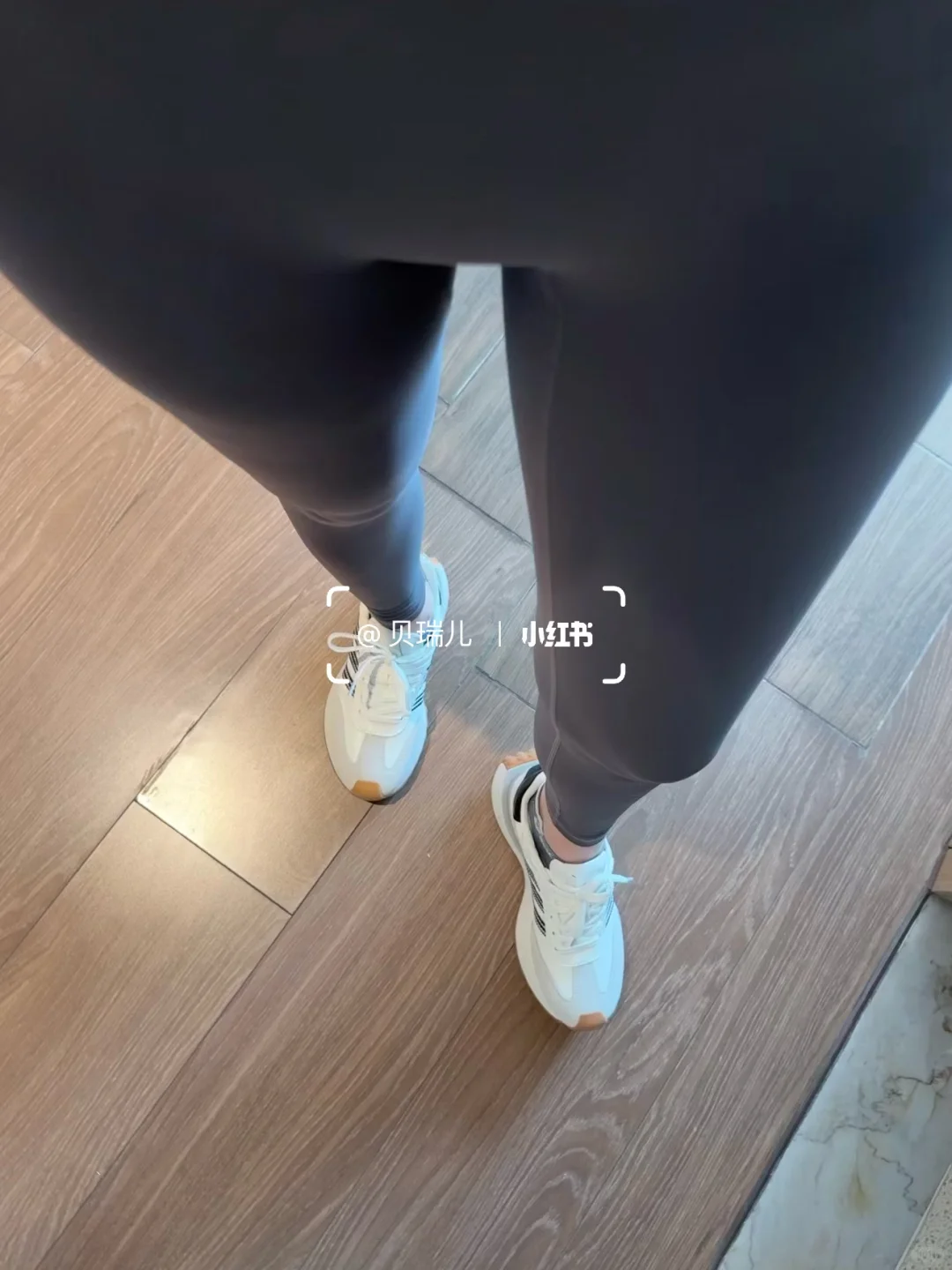 谁懂❗️炭黑灰瑜伽裤的高级显瘦感✨