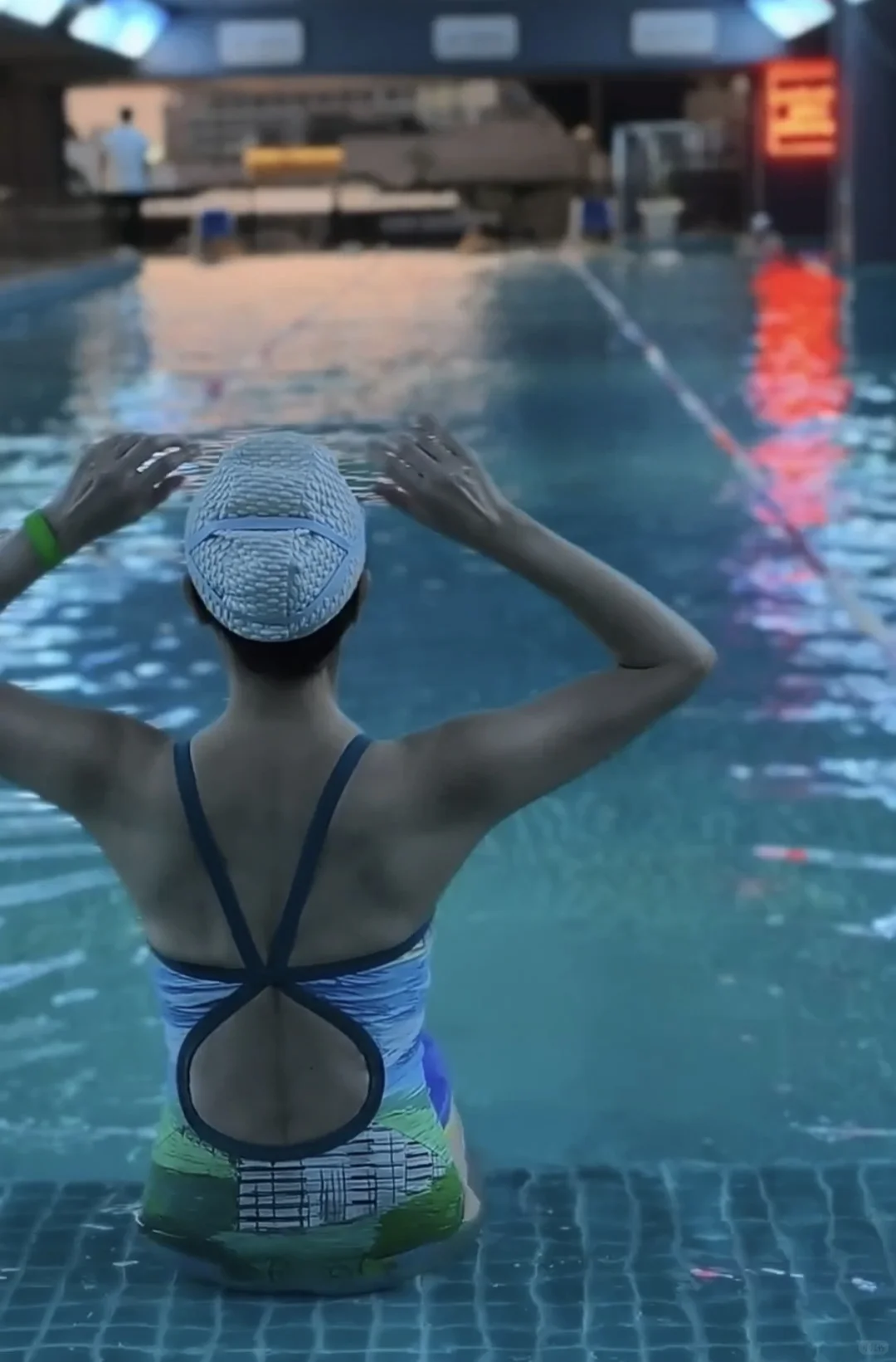 游了20多年的老阿姨告诉你一定要去游泳