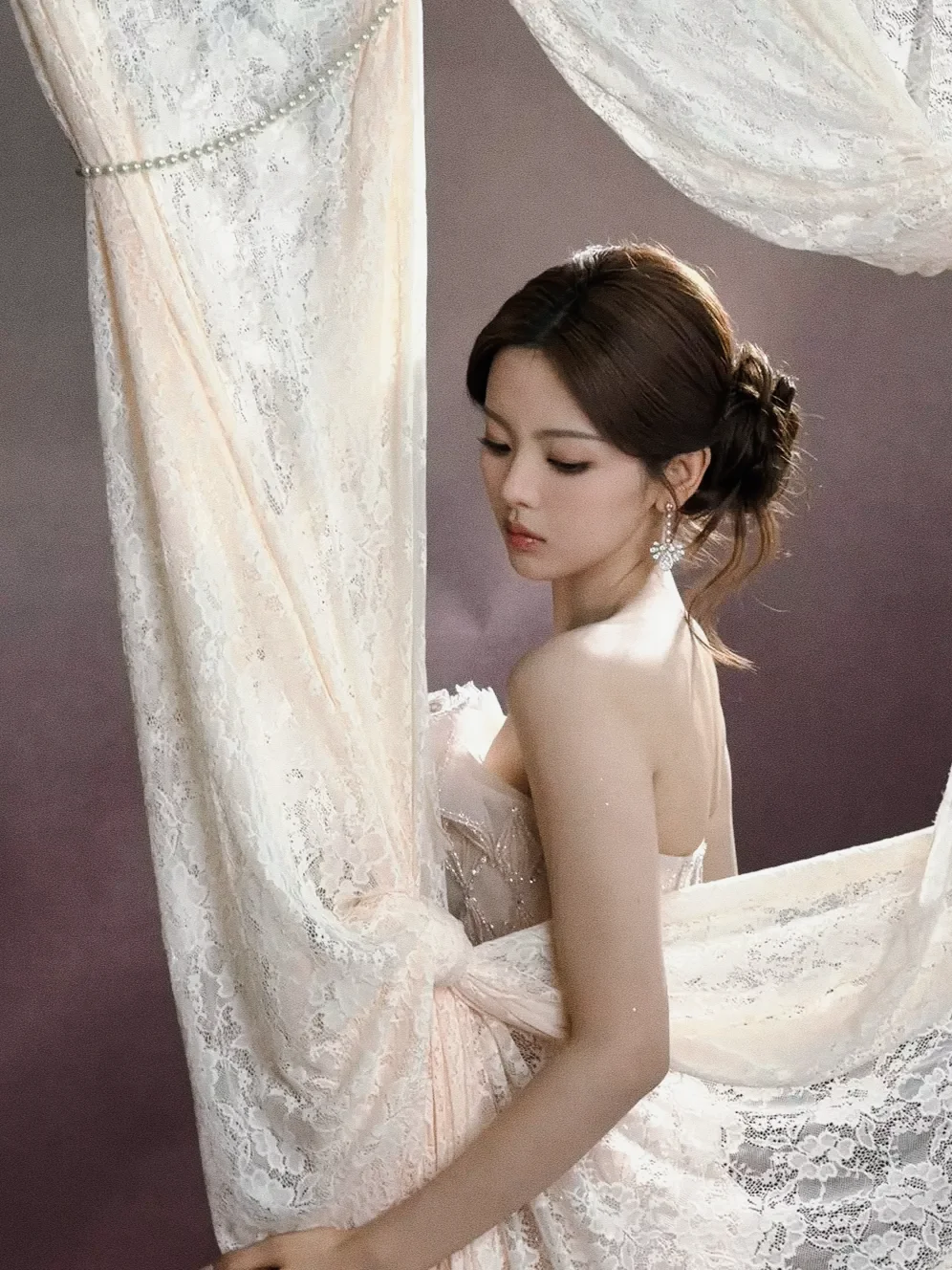 甜妹性感杀！杨超越凹凸身材+漫画腿绝了