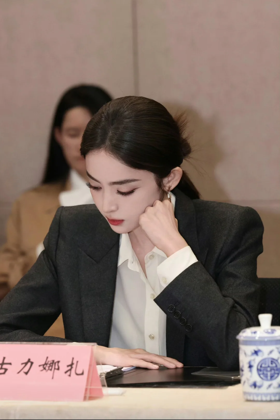 说她是内娱颜霸应该不会有人反对吧……