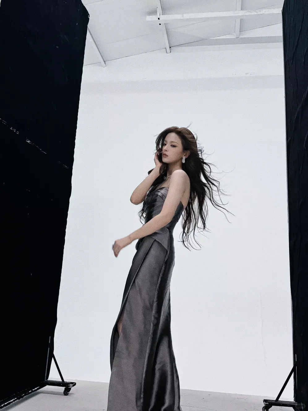 甜妹性感杀！杨超越凹凸身材+漫画腿绝了