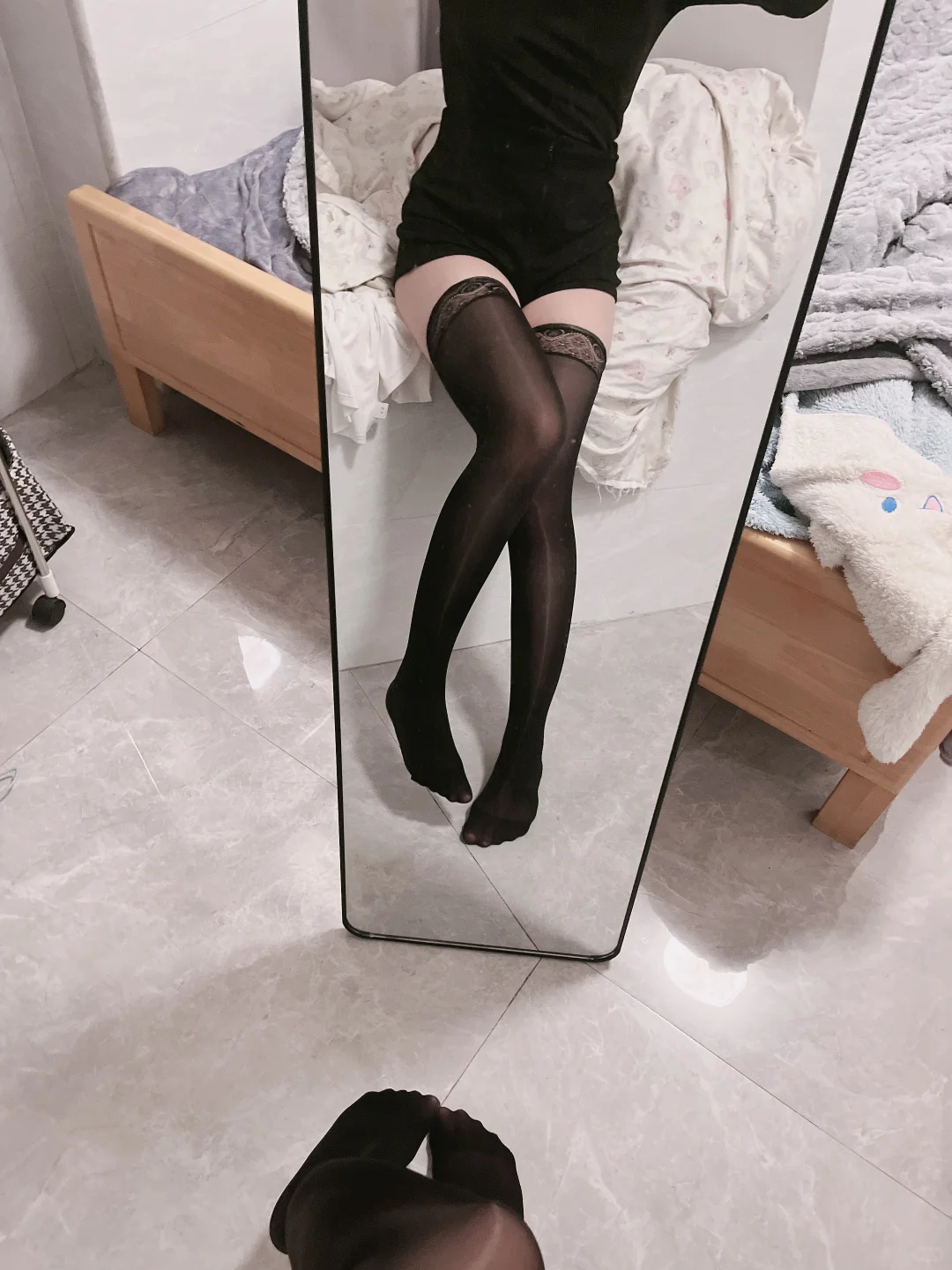 这款黑色过膝袜，爱了