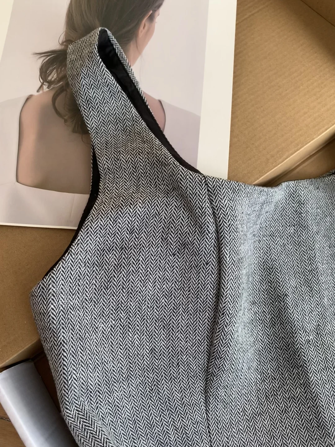 高级灰的温柔力量｜刚柔并济的御姐穿搭