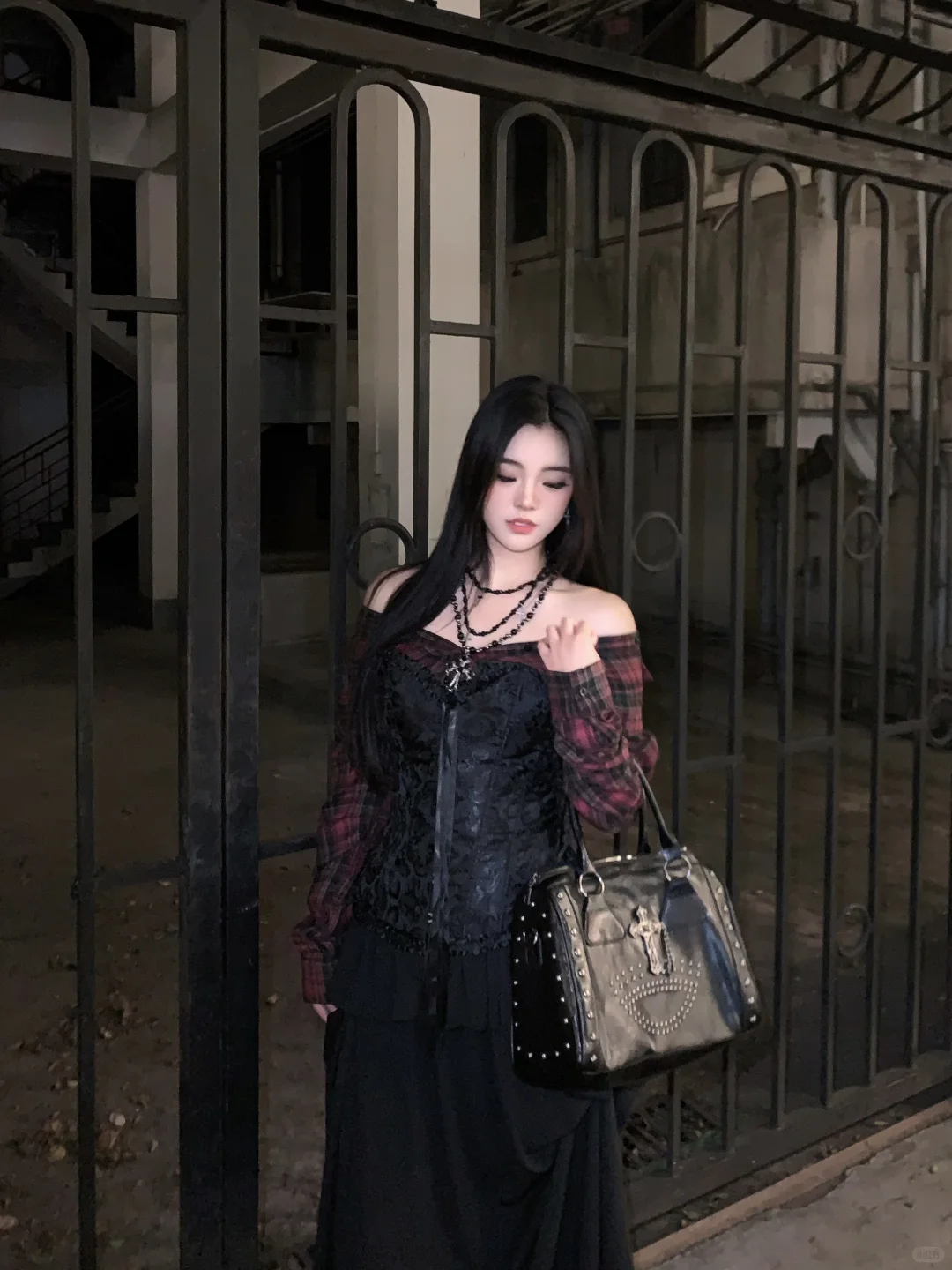 便宜衣服贵贵穿-胸衣衬衫叠穿哥特暗黑造型