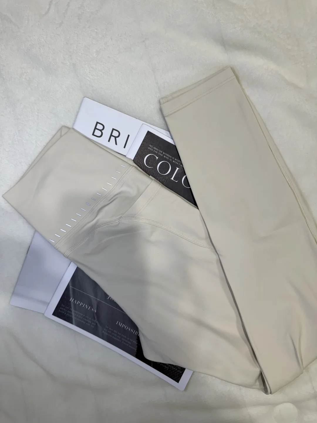 这件白蛋白瑜伽裤真的超显臀！