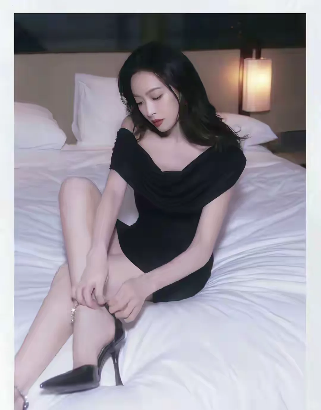 宋茜 包臀裙 床上私房照