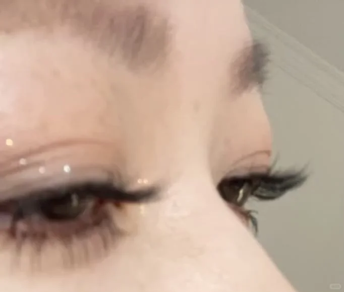 顶光下都这么自然的睫毛。。🙀什么含金量