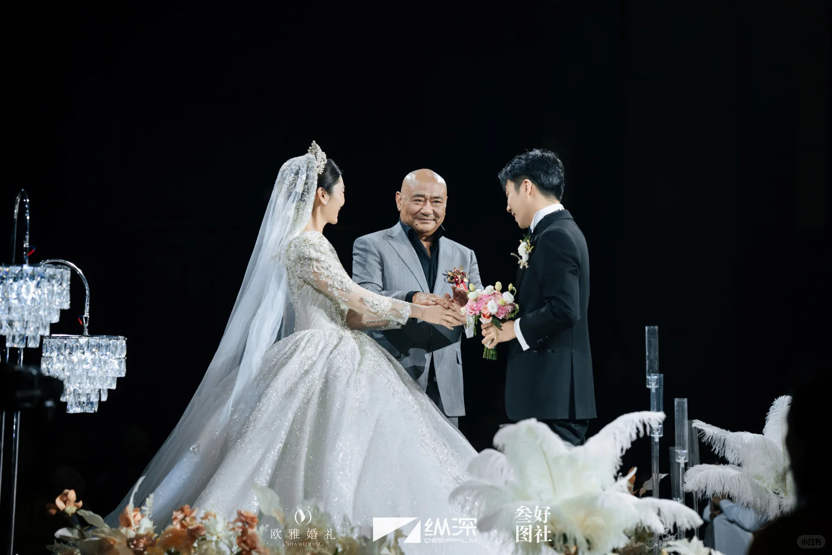 好美啊 好帅啊 好般配啊 闪闪发光的两人