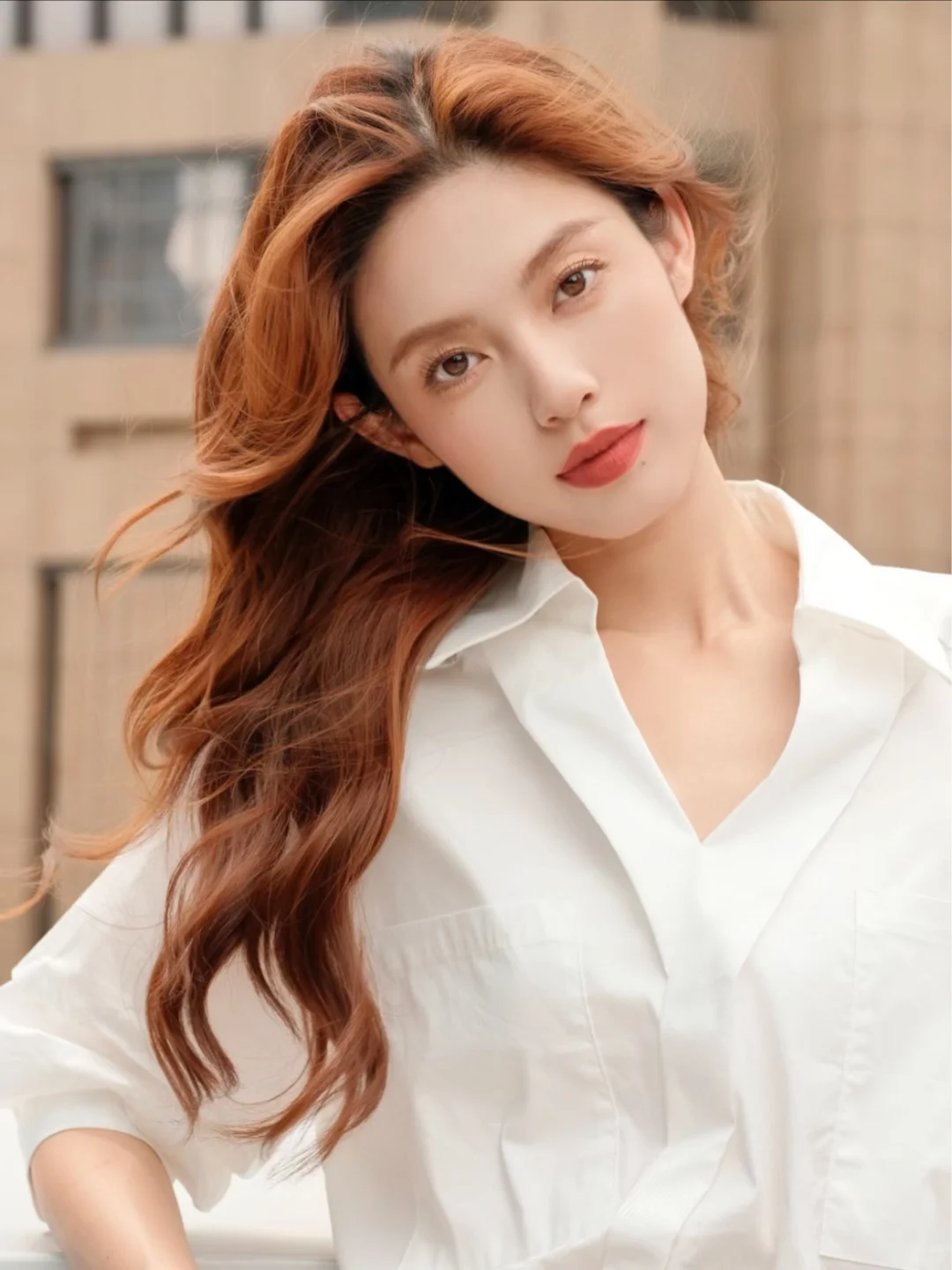 这个模特也太会拍了