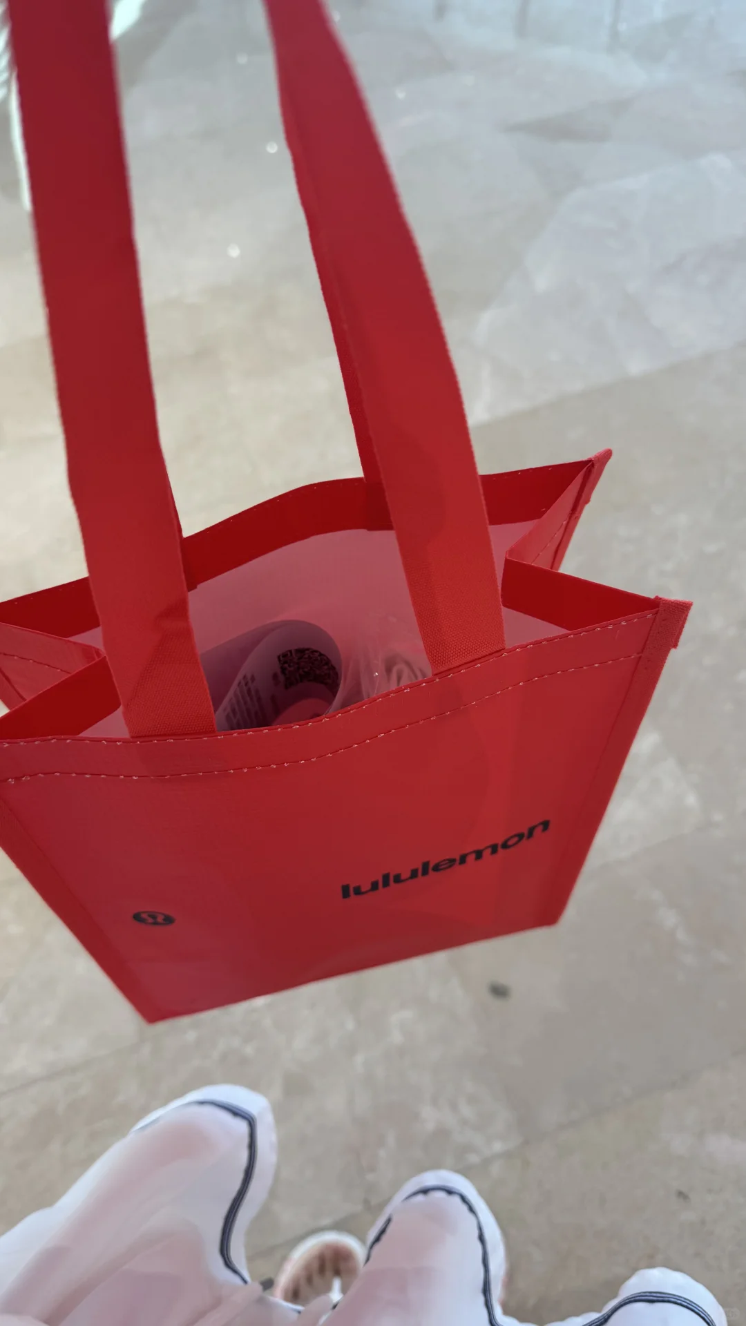 lulu define黑色0码，白色2码试穿。