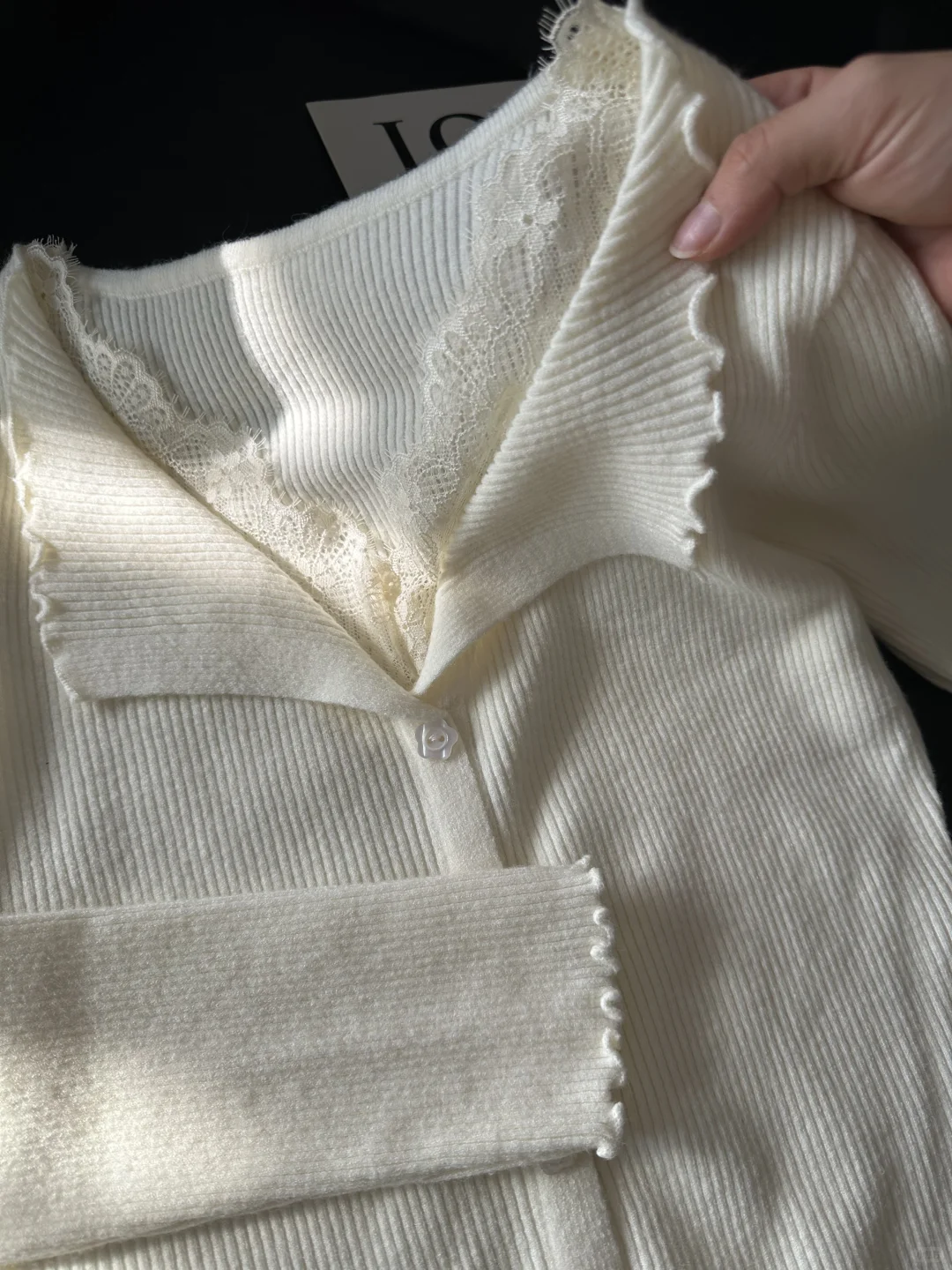 随手买到了超级温柔的蕾丝打底衫！