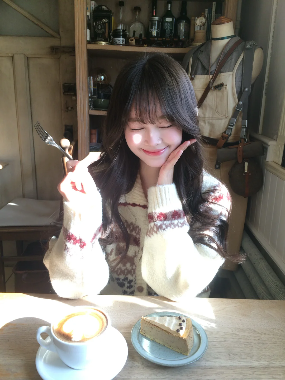 存一些古早氛围感咖啡店拍照姿势🫧✨🍮