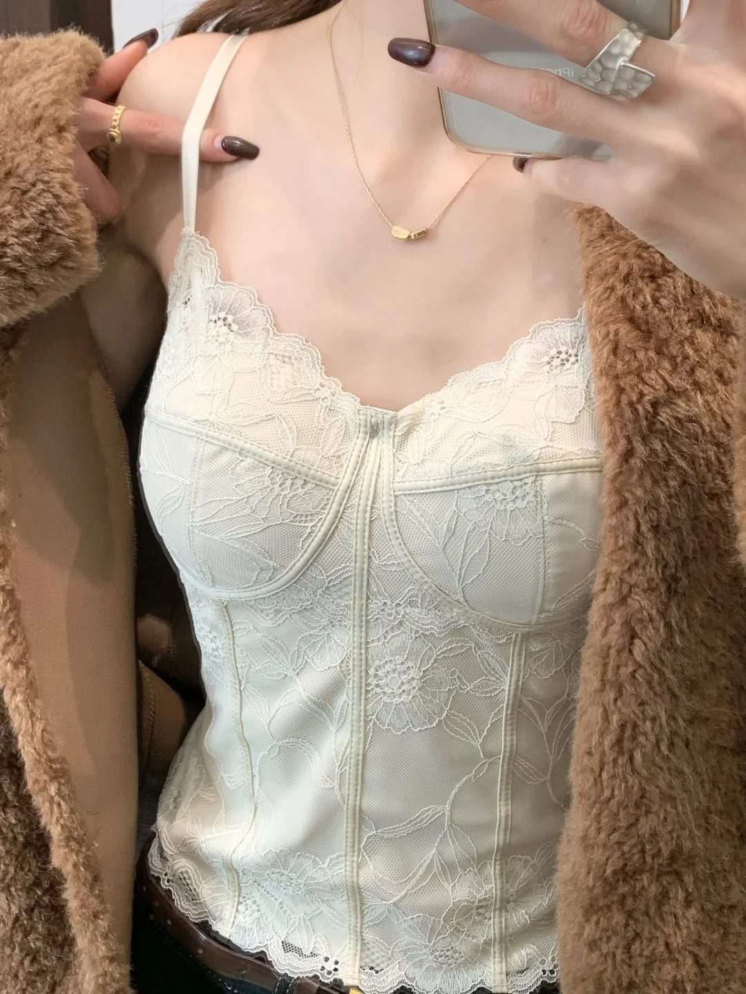 这蕾丝吊带尊的泰美了!法式慵懒感拿捏了