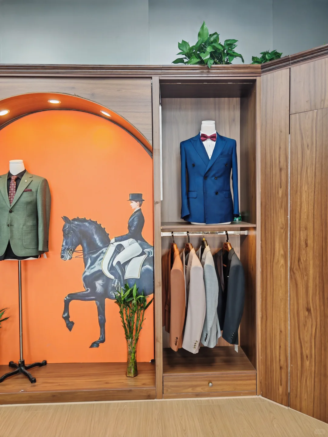 墨绿丝绒西装：复古雅痞的“晚宴斩女款”