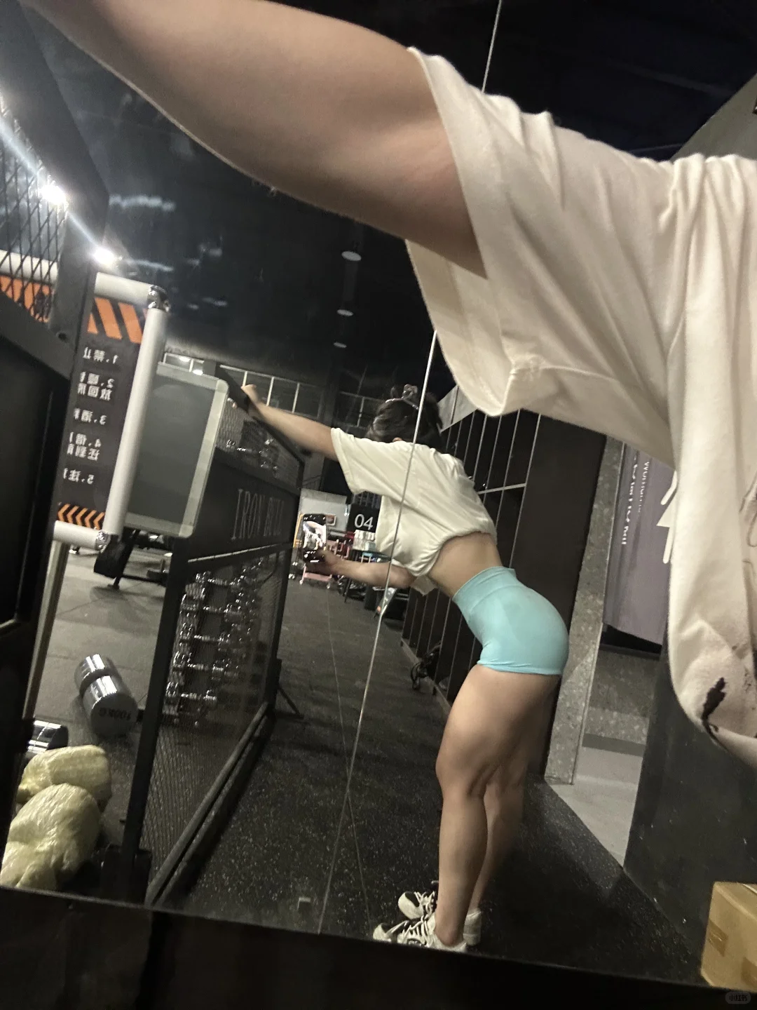 怎么才能显腰细..