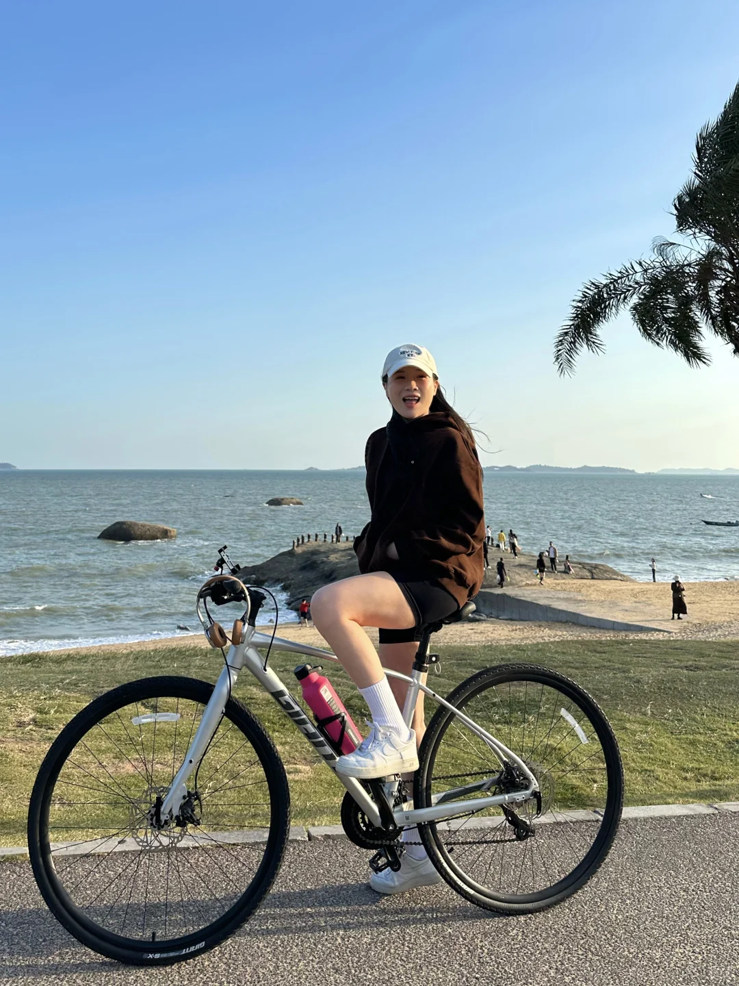 和我的自行车在海边看日落🚴