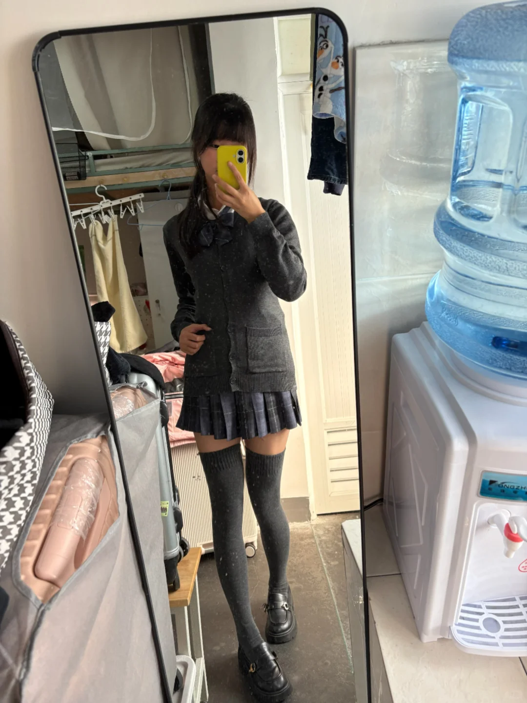 手好冷 可不可以牵着我呀