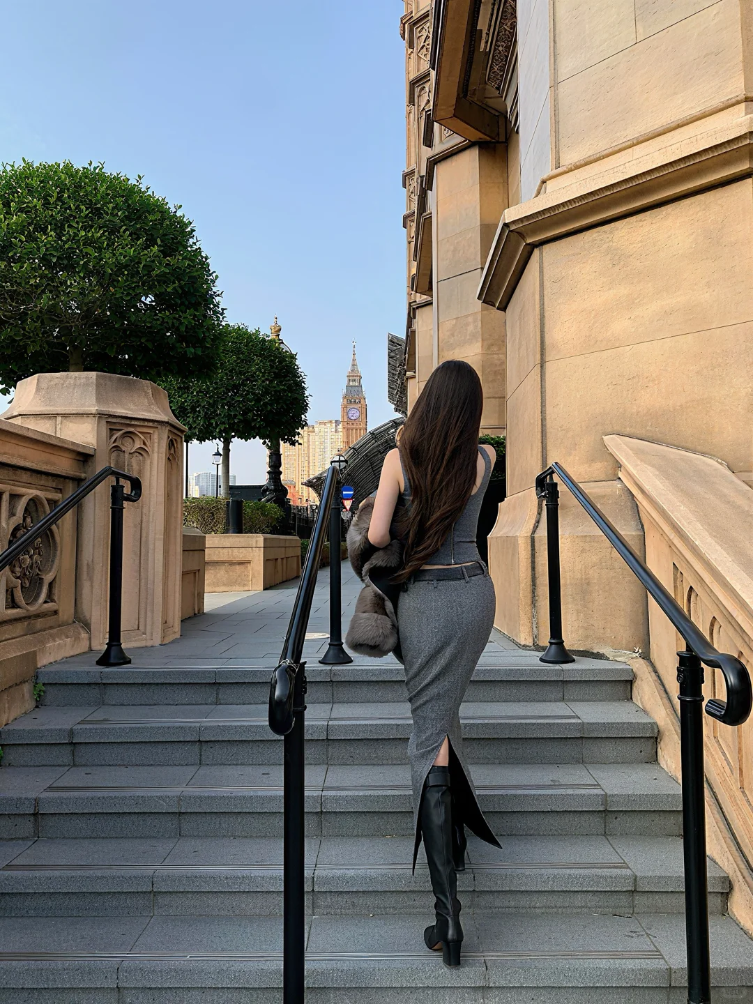 高级灰的温柔力量｜刚柔并济的御姐穿搭