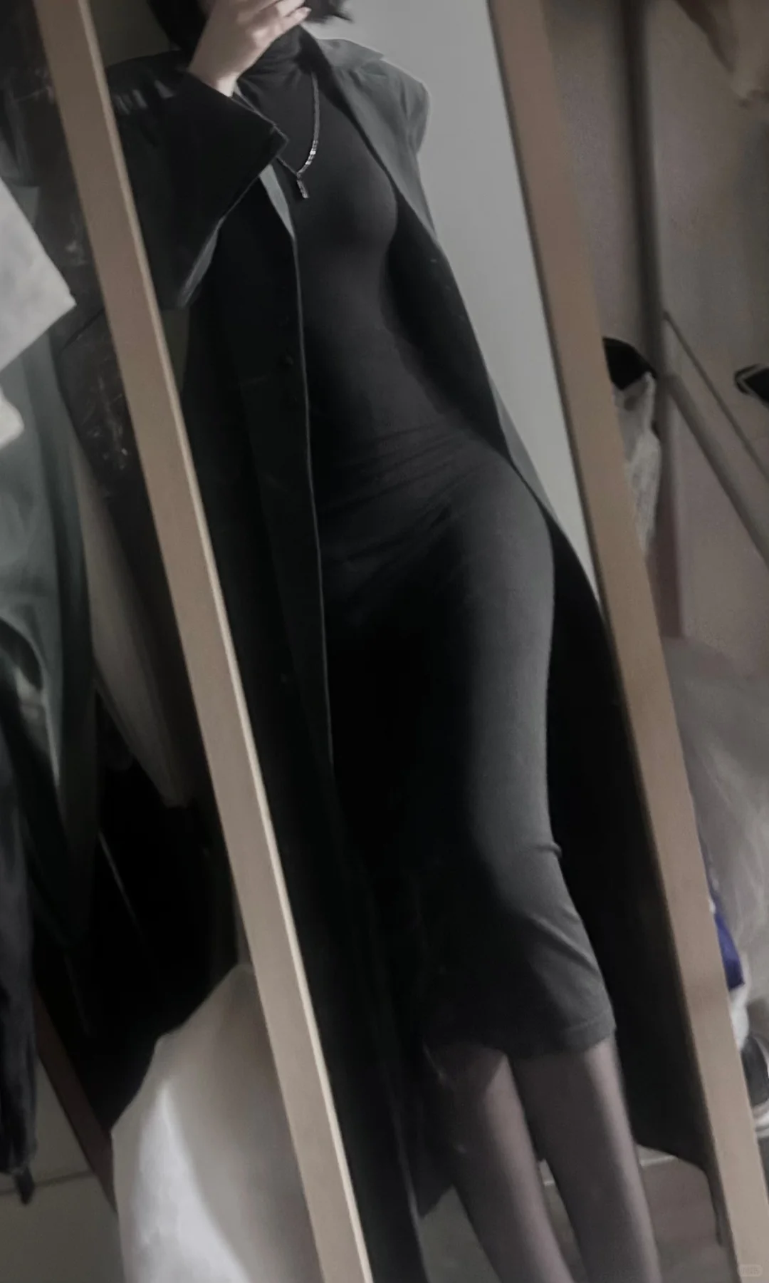 在🇯🇵无袖高领+西装裙+黑丝+短发眼镜=？