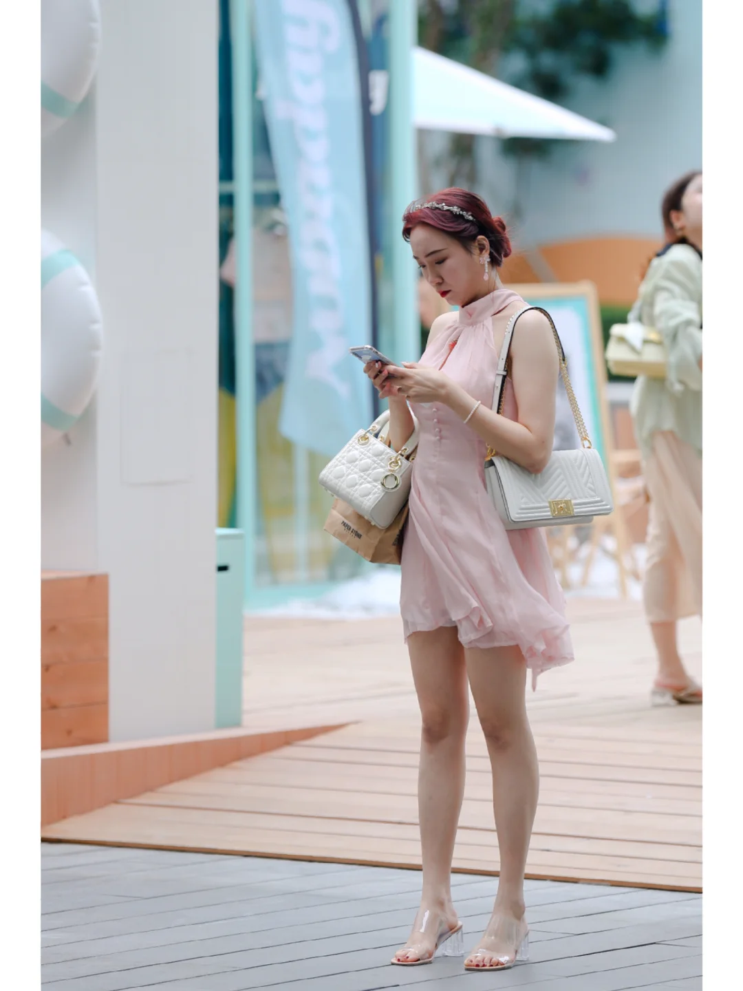 深圳街拍粉裙高跟小姐姐