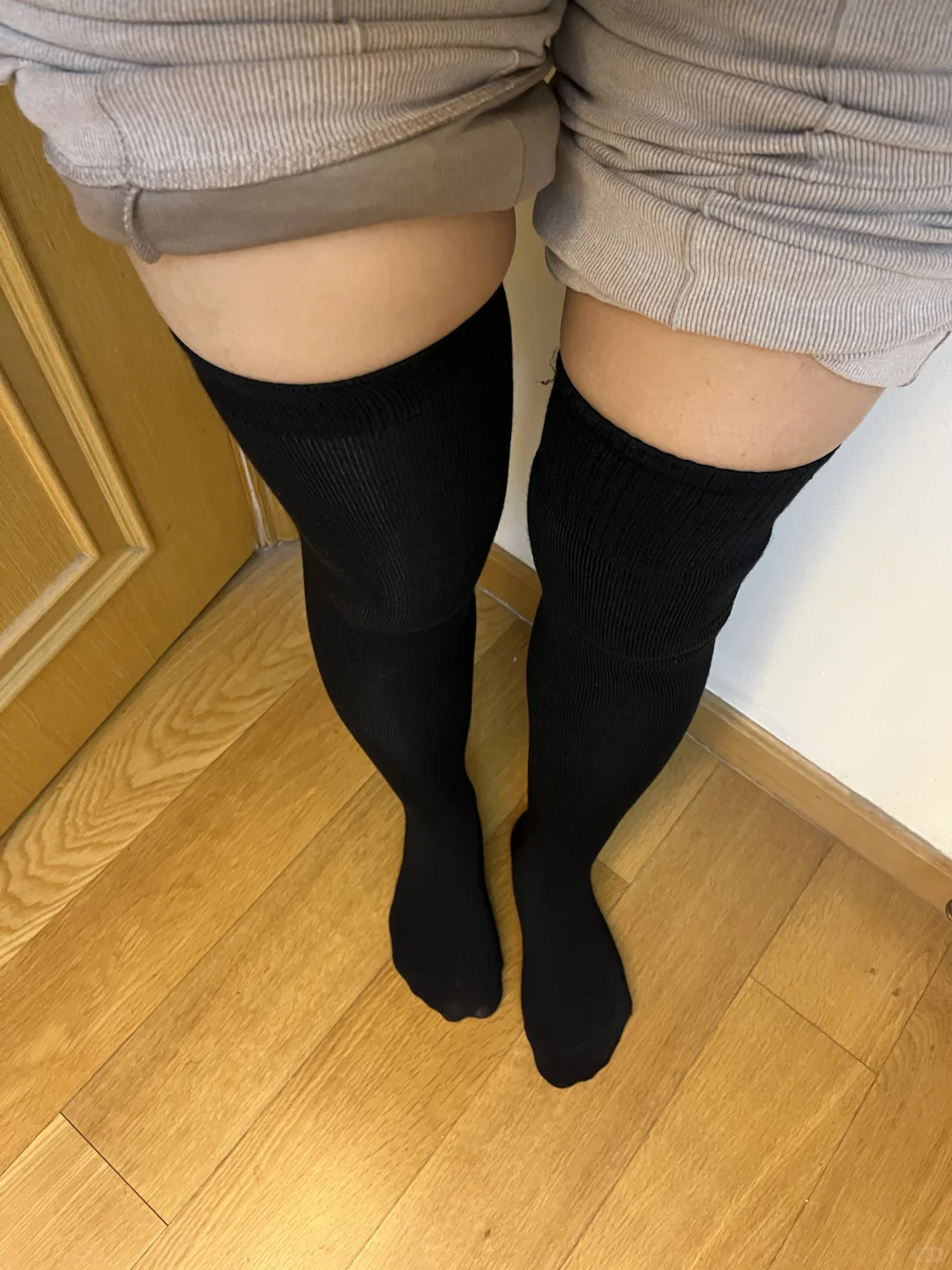 过膝袜加绒VS不加绒！腿粗腿弯女孩适合哪种？