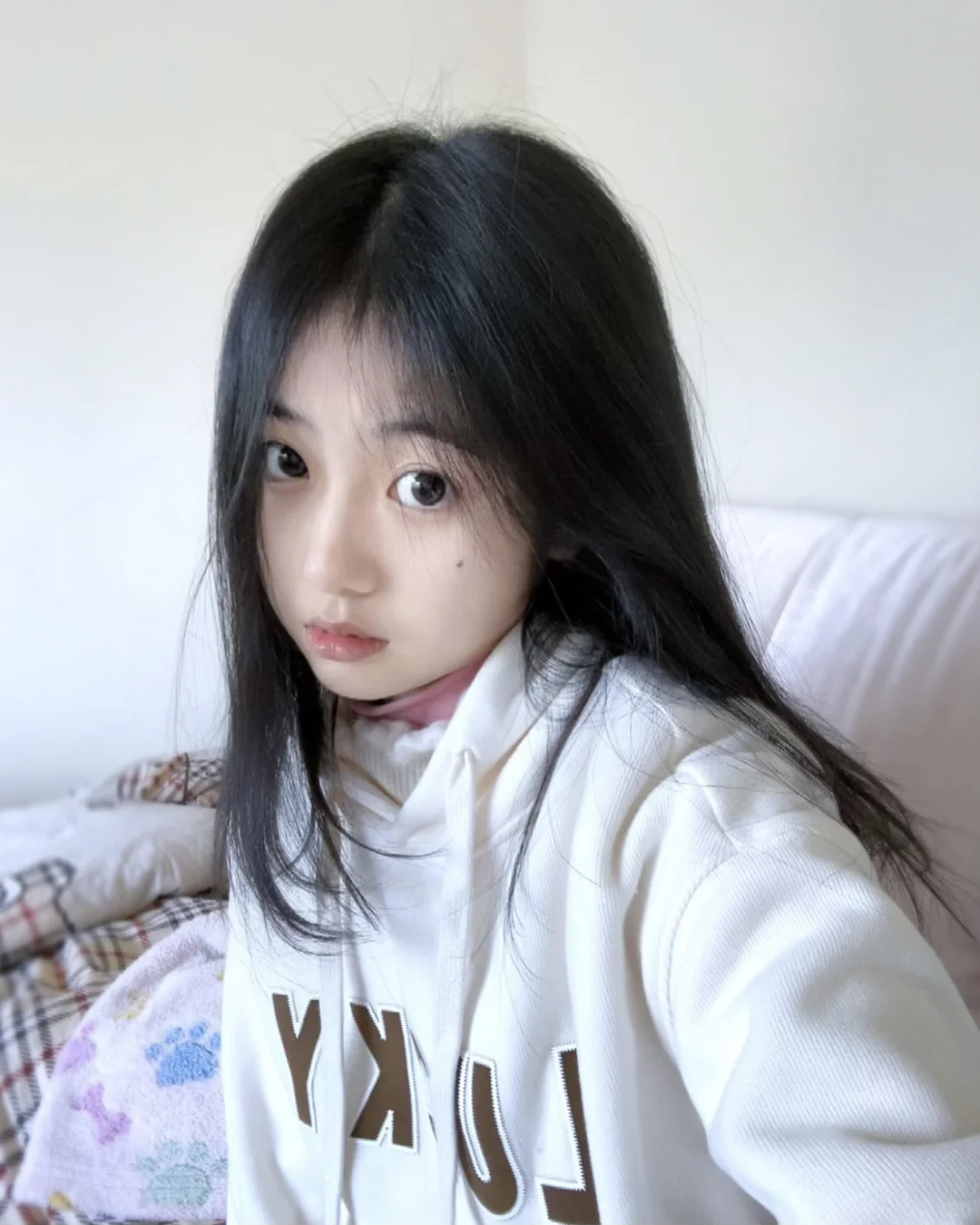 我长得好好看呀，难怪班里的姐姐都喜欢我