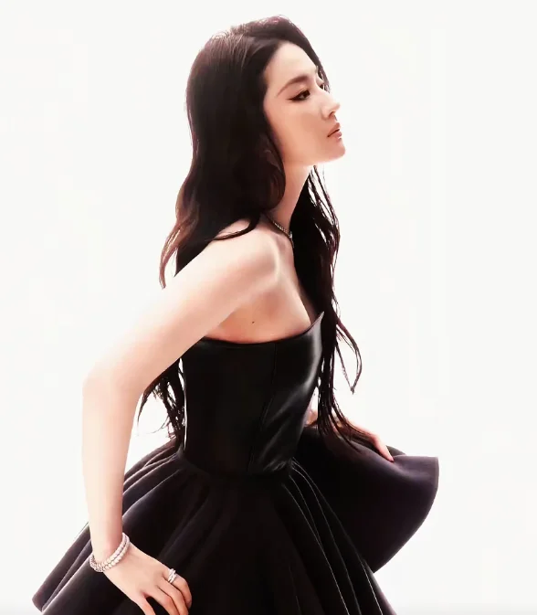 哇哦，她真的好高级好美啊！