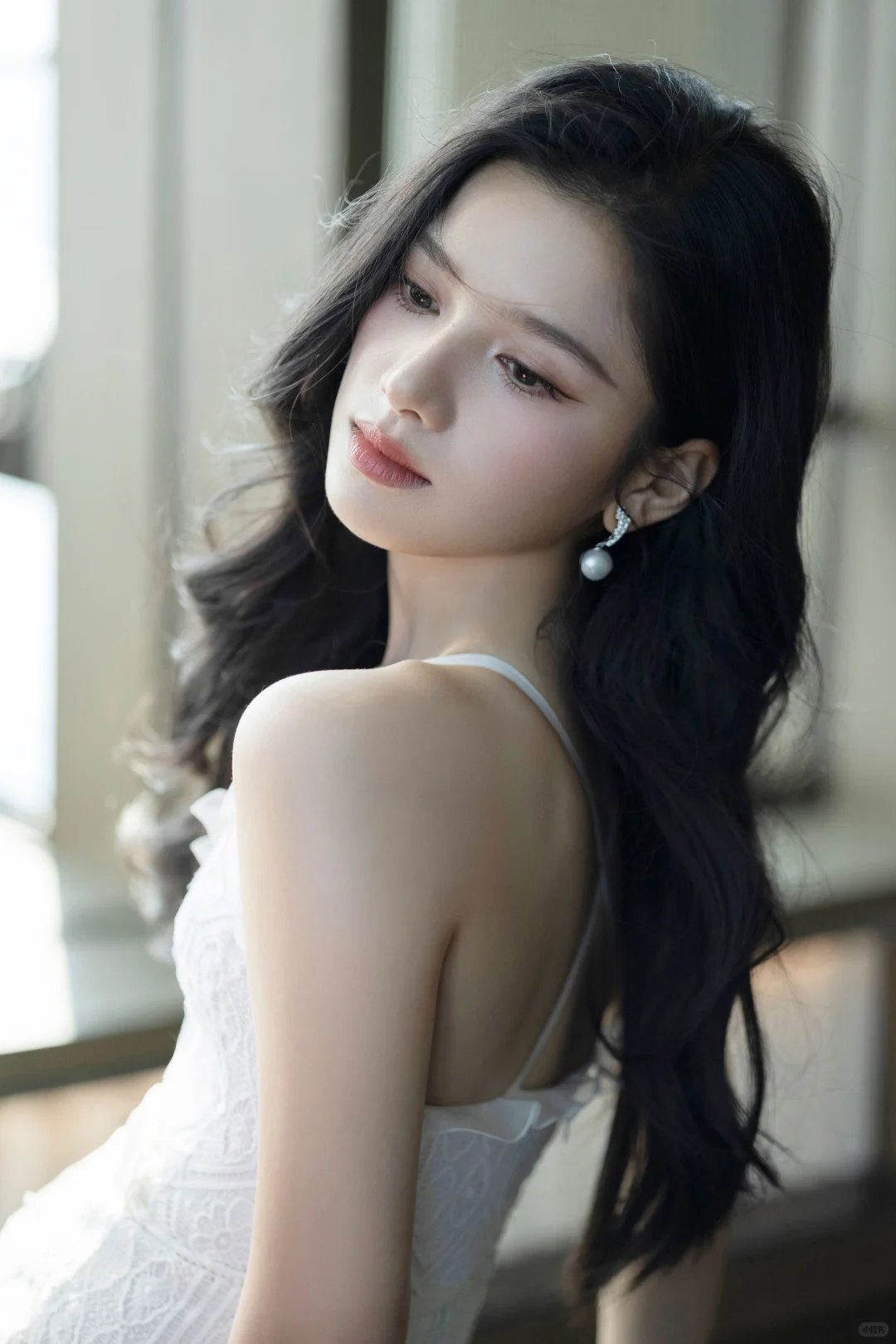 张婧仪｜兰蔻活动🤍清新大气的蕾丝白裙