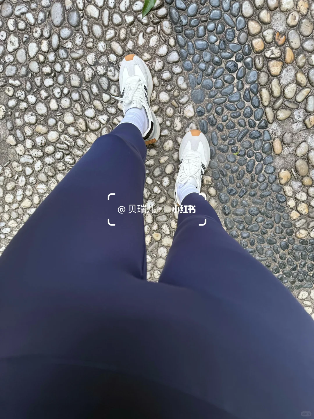 救命啊❗️这条藏青瑜伽裤显瘦又有颜无痕🤩