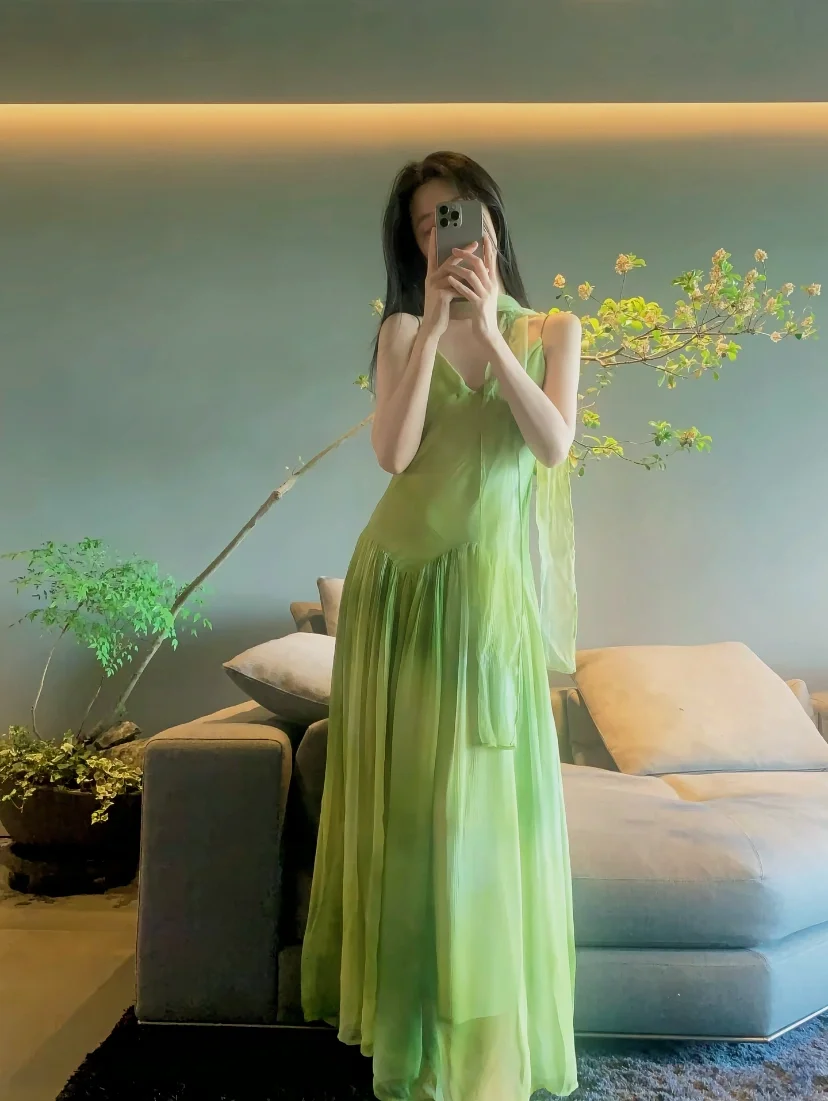 穿绿色裙子真的很好看～绿意🍃