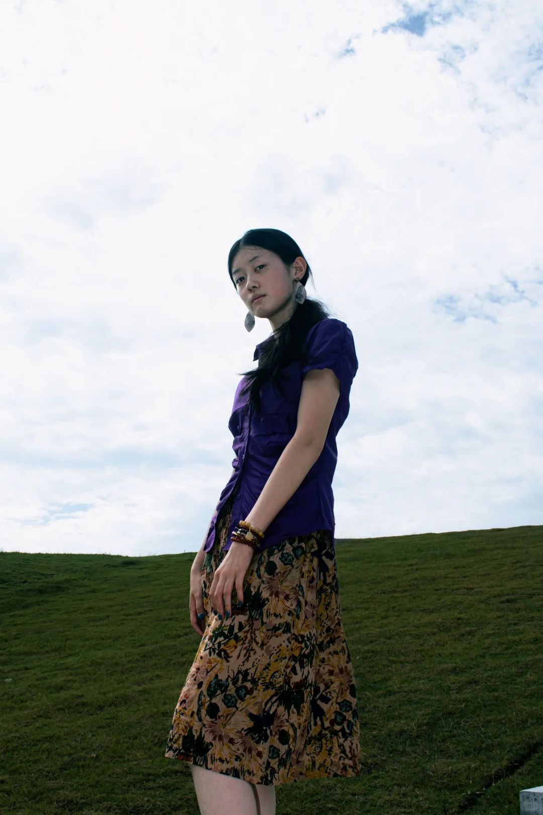 她会让人想起辽阔的森林、原野和海洋