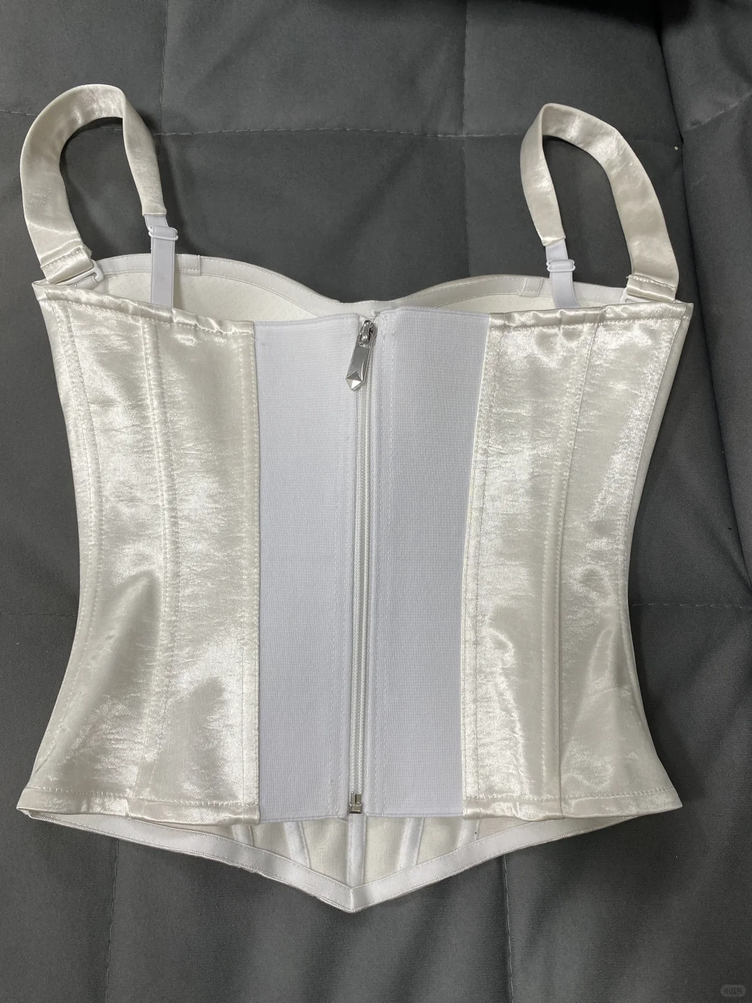 新品预览❗️女生独特的胸衣战袍❗️