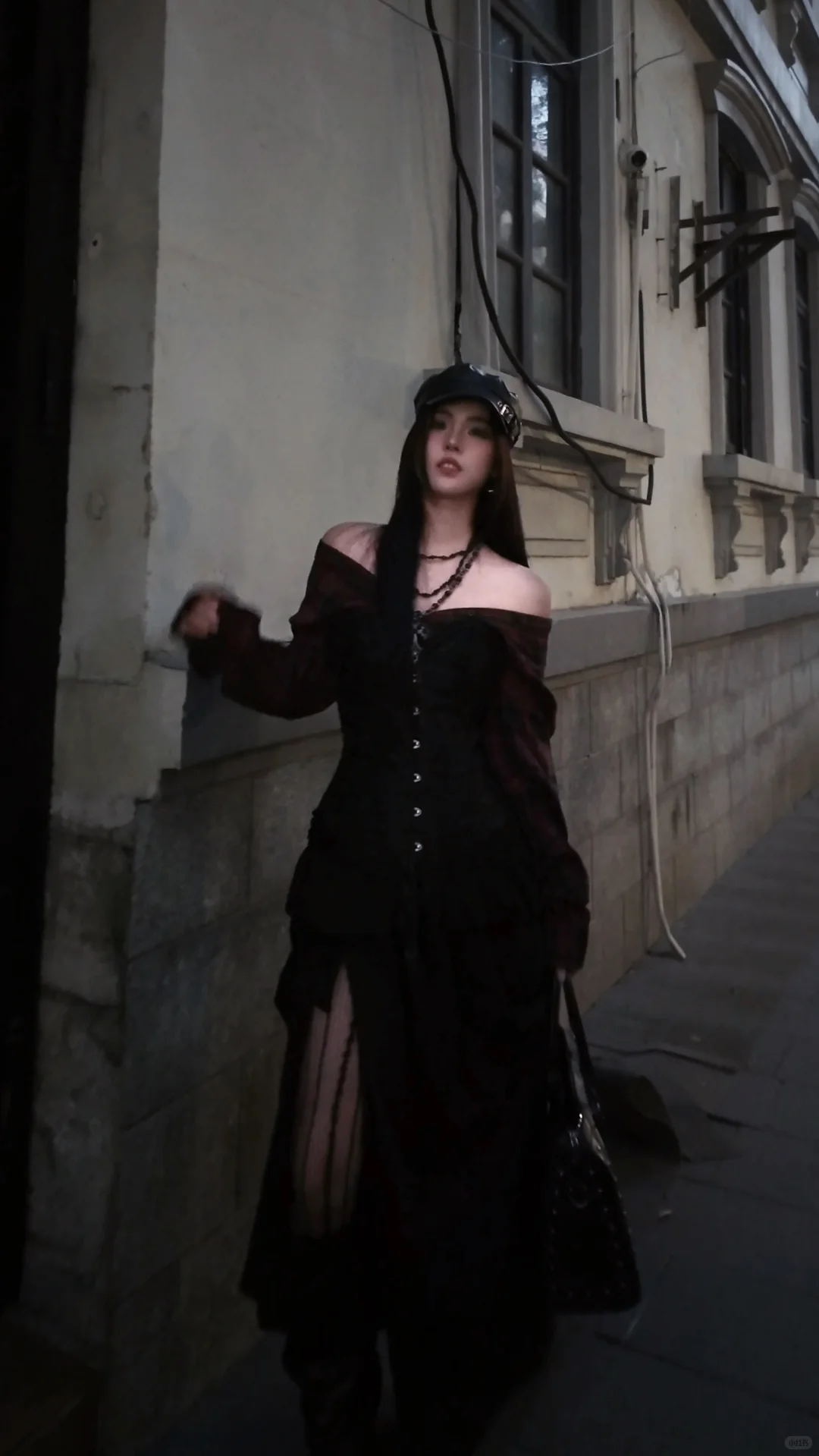 便宜衣服贵贵穿-胸衣衬衫叠穿哥特暗黑造型