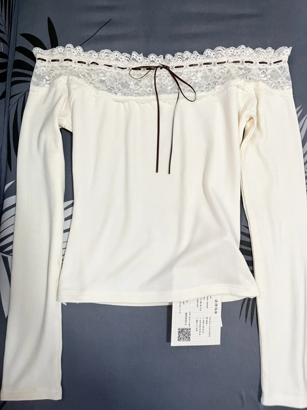 蕾丝边一字领上衣，全新闲置便宜出