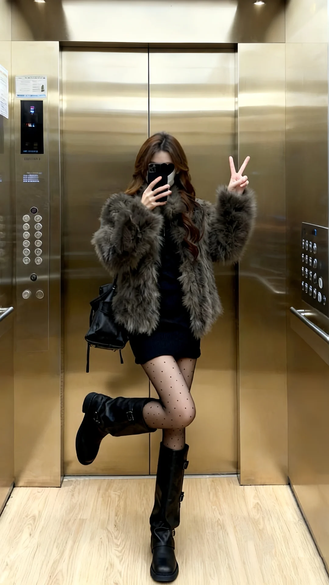 皮草➕包臀裙➕黑丝，太辣了！！