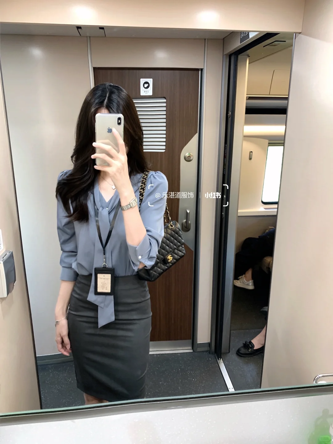 一套显白又气质的金秘书穿搭！！！