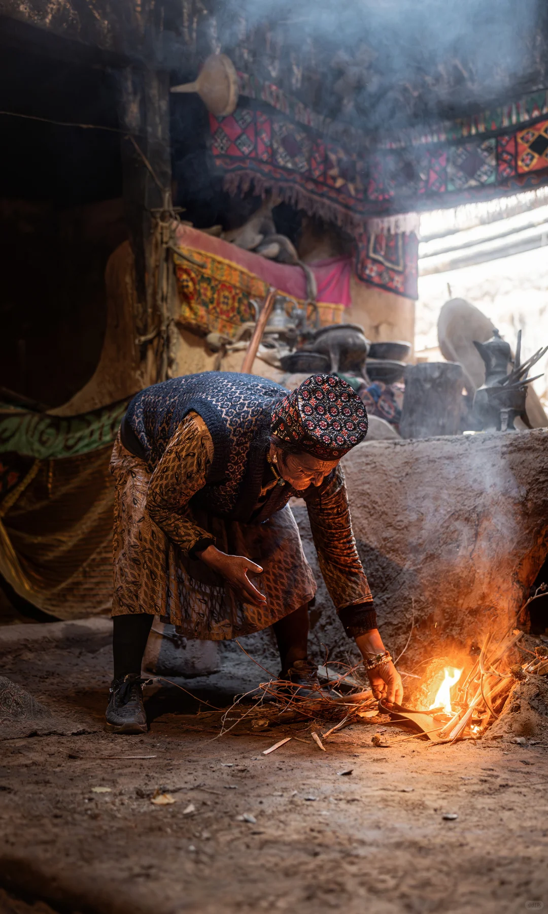 如杏花般纯洁和美丽的塔吉克女士们～
